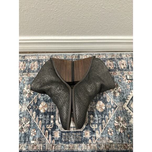 Lucky Brand Mules Larsson Pewter Perforated Leather Clogs Stacked Block Heel 10M - Picture 3 of 6